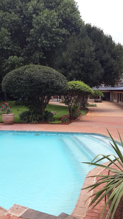 The Shakespeare Inn Vanderbijlpark Kültér fotó